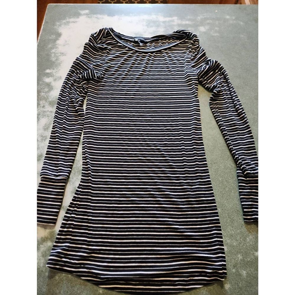 Universal standard, black/white stripes Foundation long sleeve crew neck tee  sz